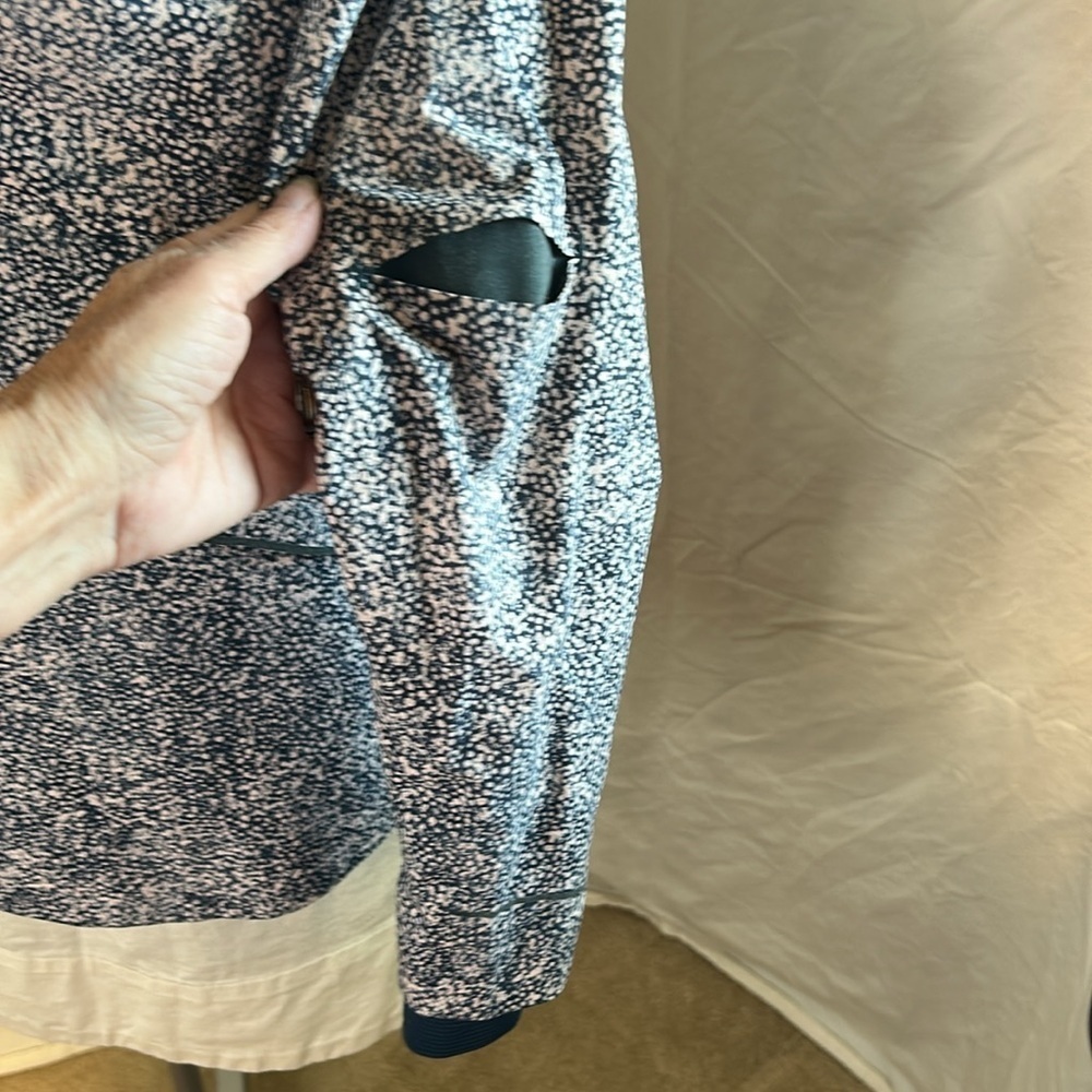 LULULEMON RUNWAY JACKET 100% NYLON PEBBLE PRINT PARFAIT PINK ABERTSON LAKE SZ 6 - Picture 8 of 16